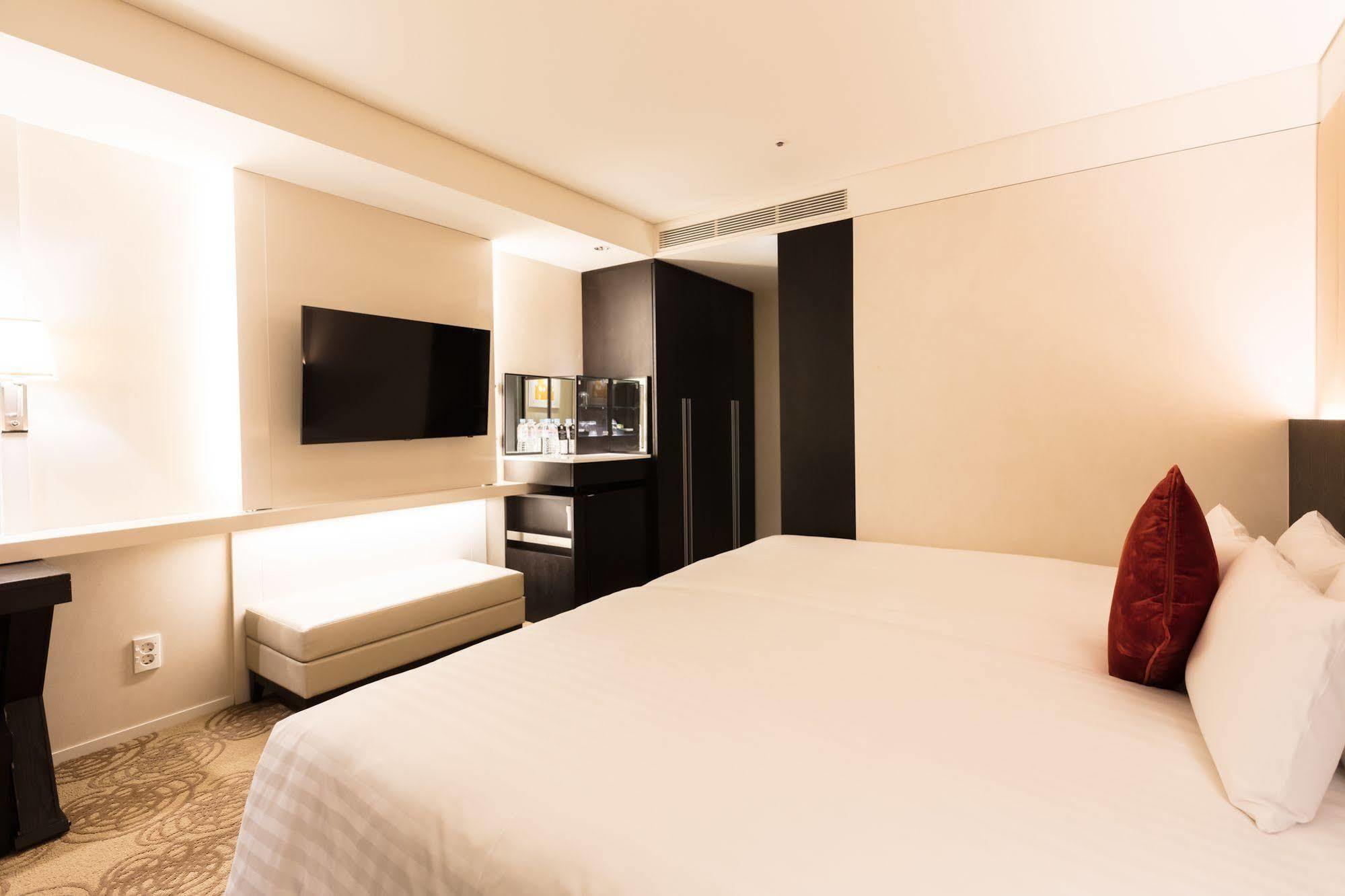 Solaria Nishitetsu Hotel Seoul Myeongdong Exterior photo